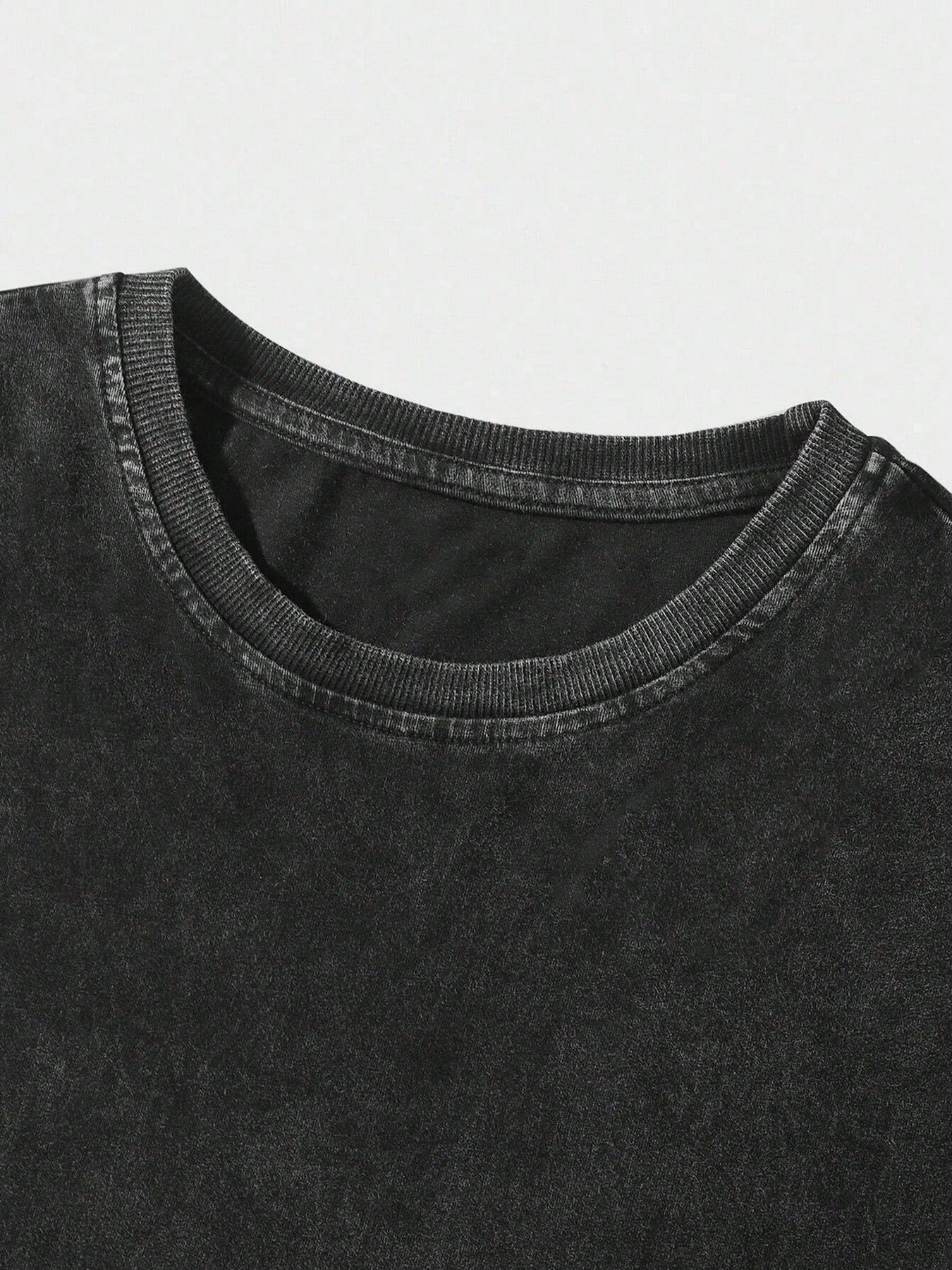 Black Washed Graphic Tee with  - Tee Graphic Print reseña y precio