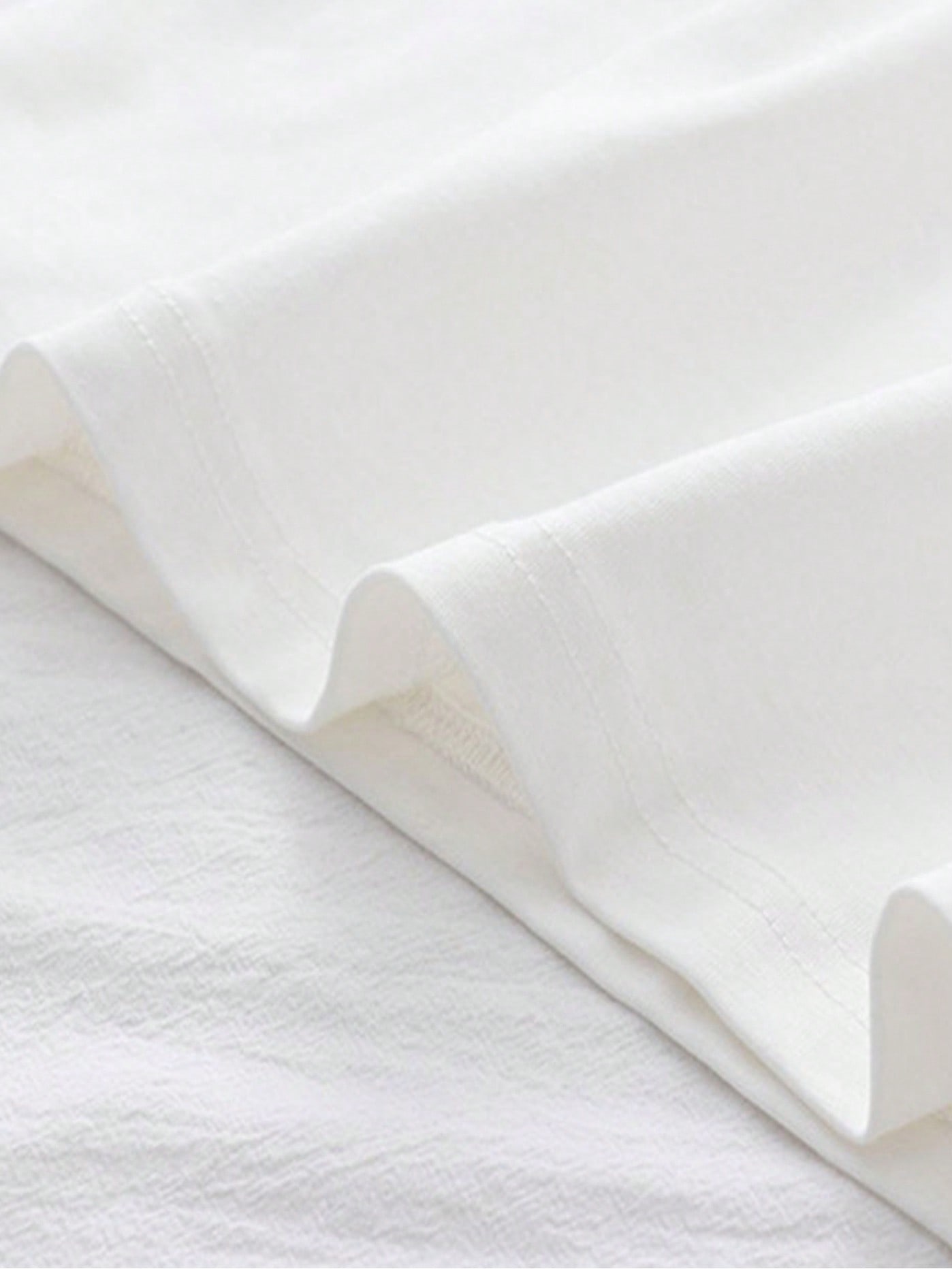 Men's White Cotton Graphic Tee - Tee Graphic Print reseña y precio